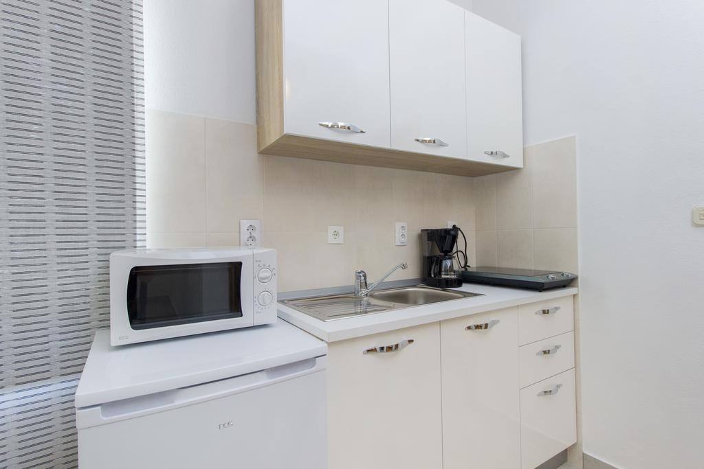 Apartments Zoran Pirovac Exterior photo
