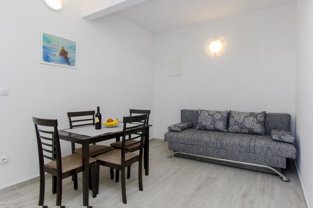 Apartments Zoran Pirovac Exterior photo