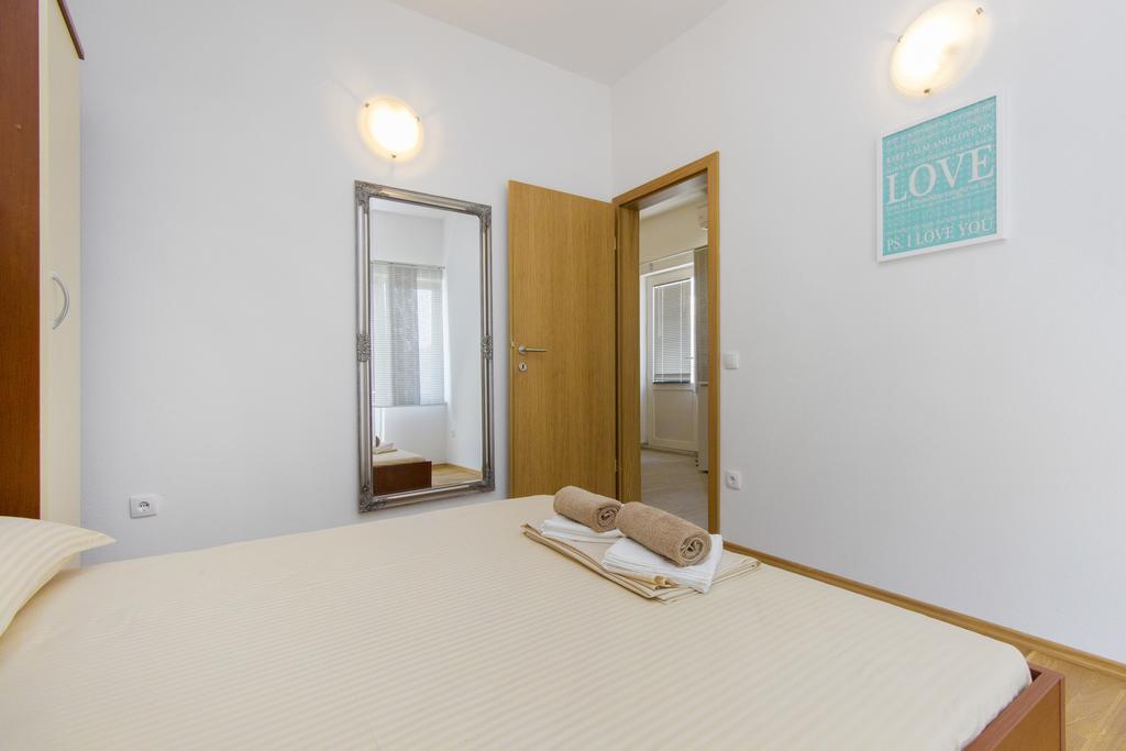 Apartments Zoran Pirovac Exterior photo