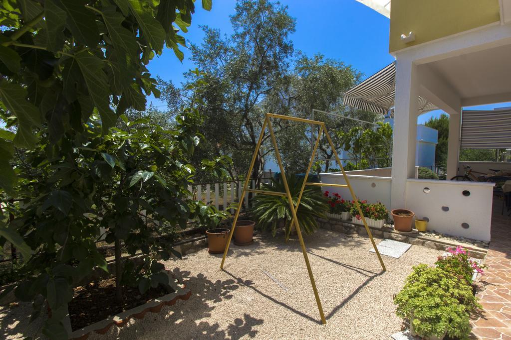 Apartments Zoran Pirovac Exterior photo