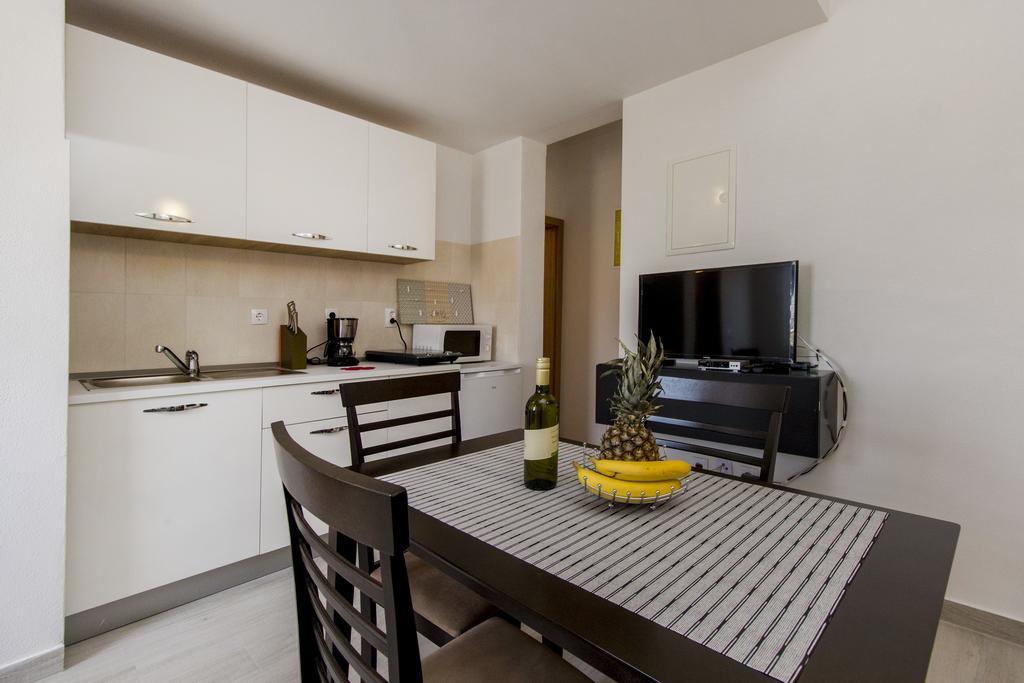 Apartments Zoran Pirovac Exterior photo