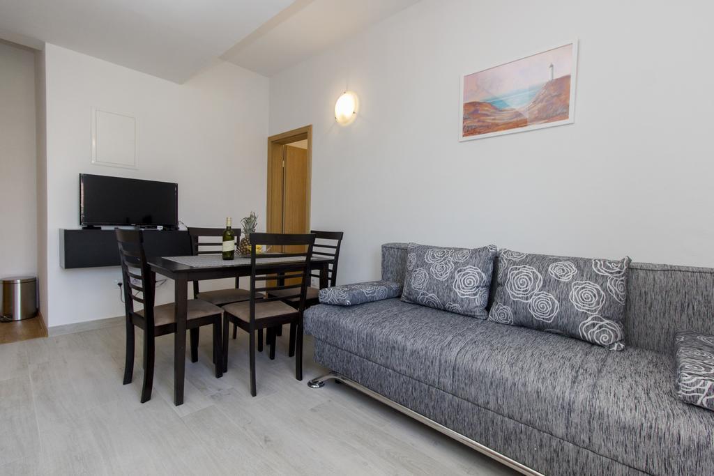 Apartments Zoran Pirovac Exterior photo