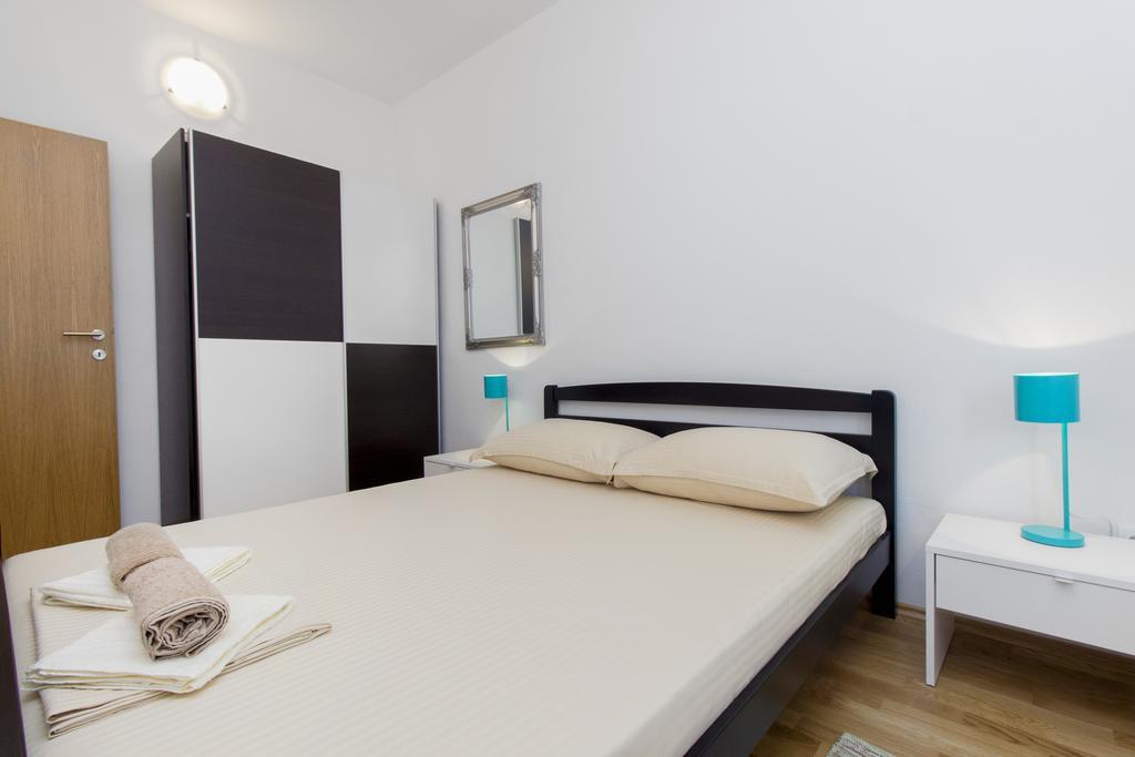 Apartments Zoran Pirovac Exterior photo