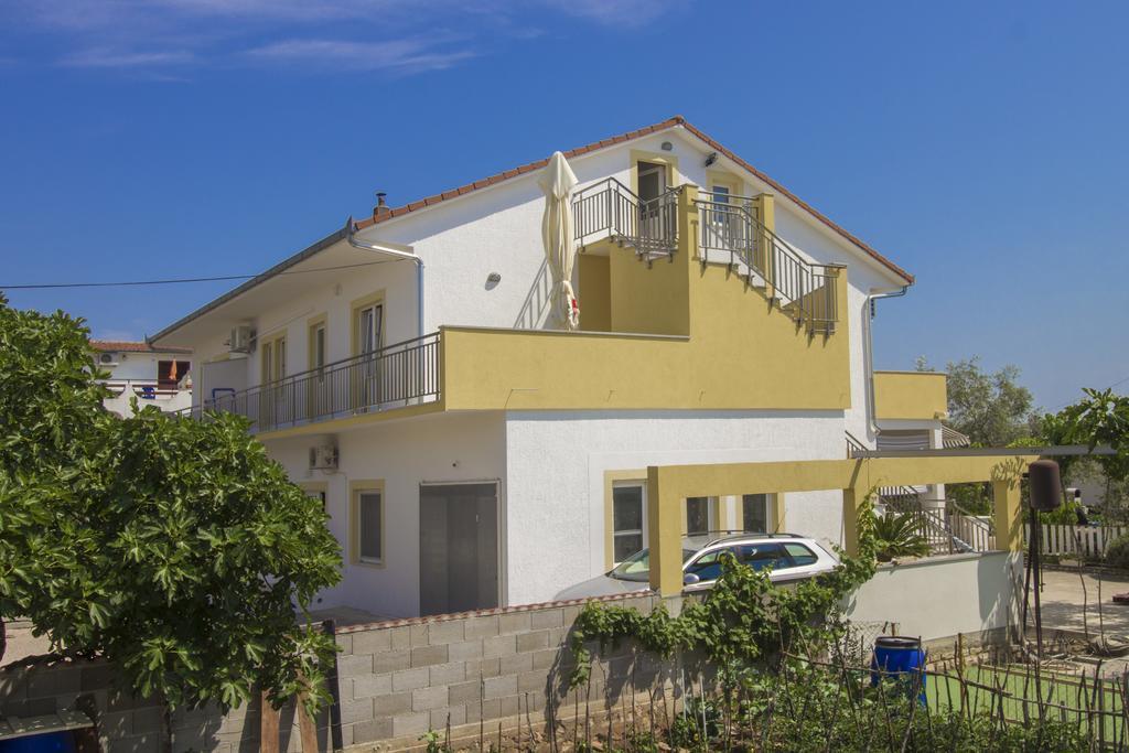 Apartments Zoran Pirovac Exterior photo