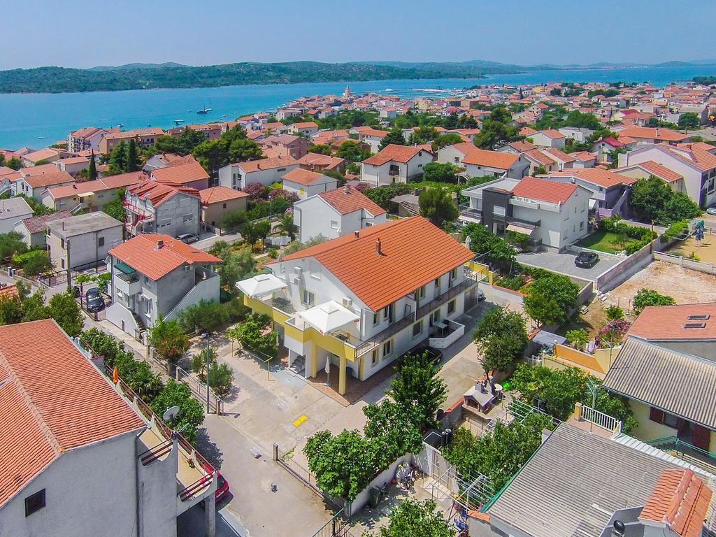 Apartments Zoran Pirovac Exterior photo